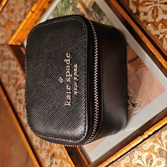 kate spade Jewelry Box Zip-Around Black Small - Picture 2 of 7